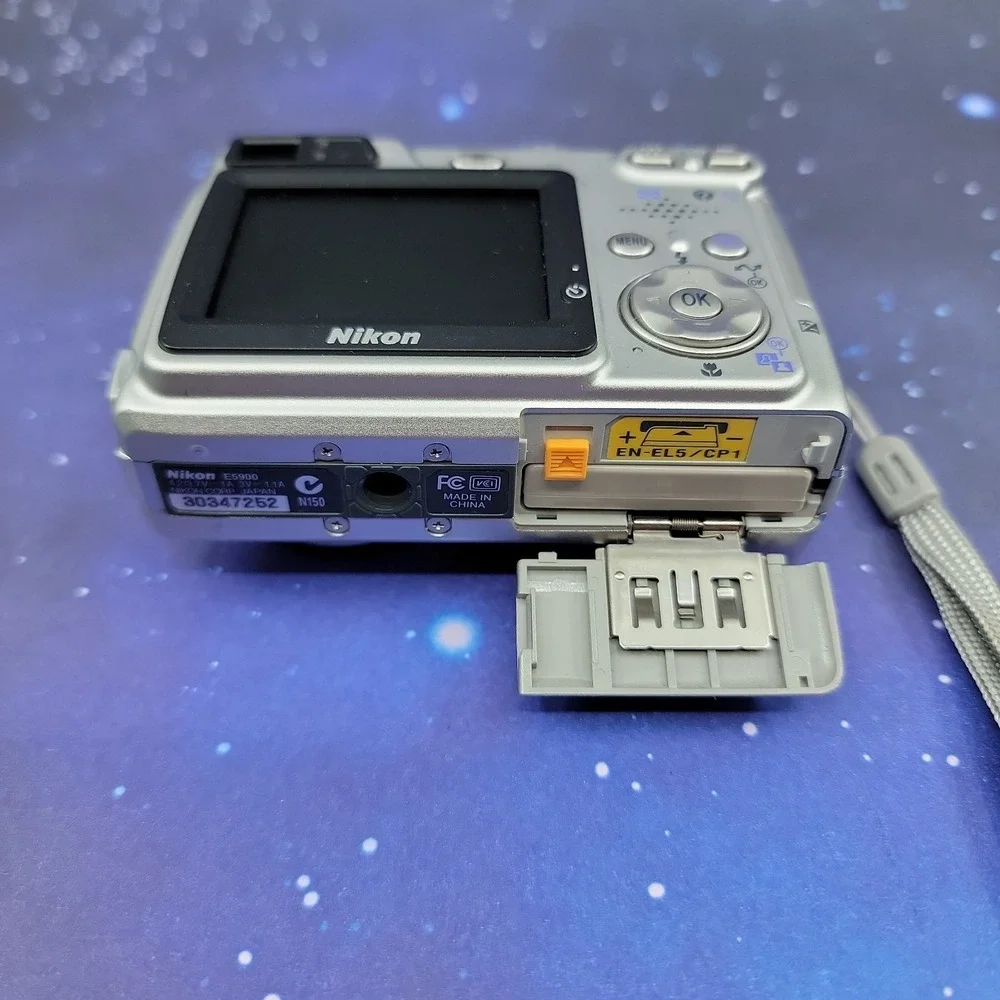 Nikon Digital Camera Coolpix 5900 5.1MP Silver - Zoom Not Working
